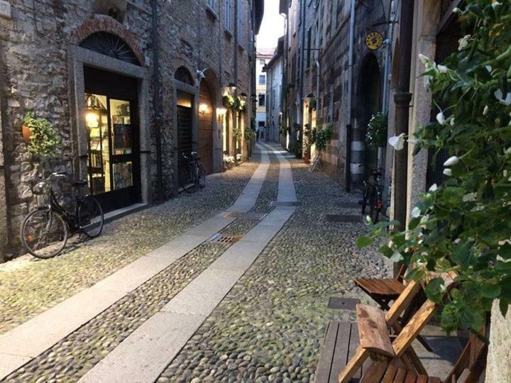 Antica Corte, Bilocale Nel Centro Storico Di Como Apartamento Exterior foto